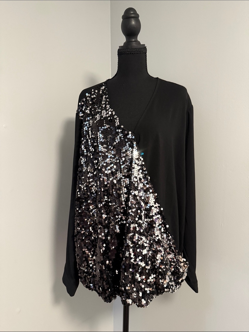 Jones New York Black Sequin Draped V-Neck Tunic